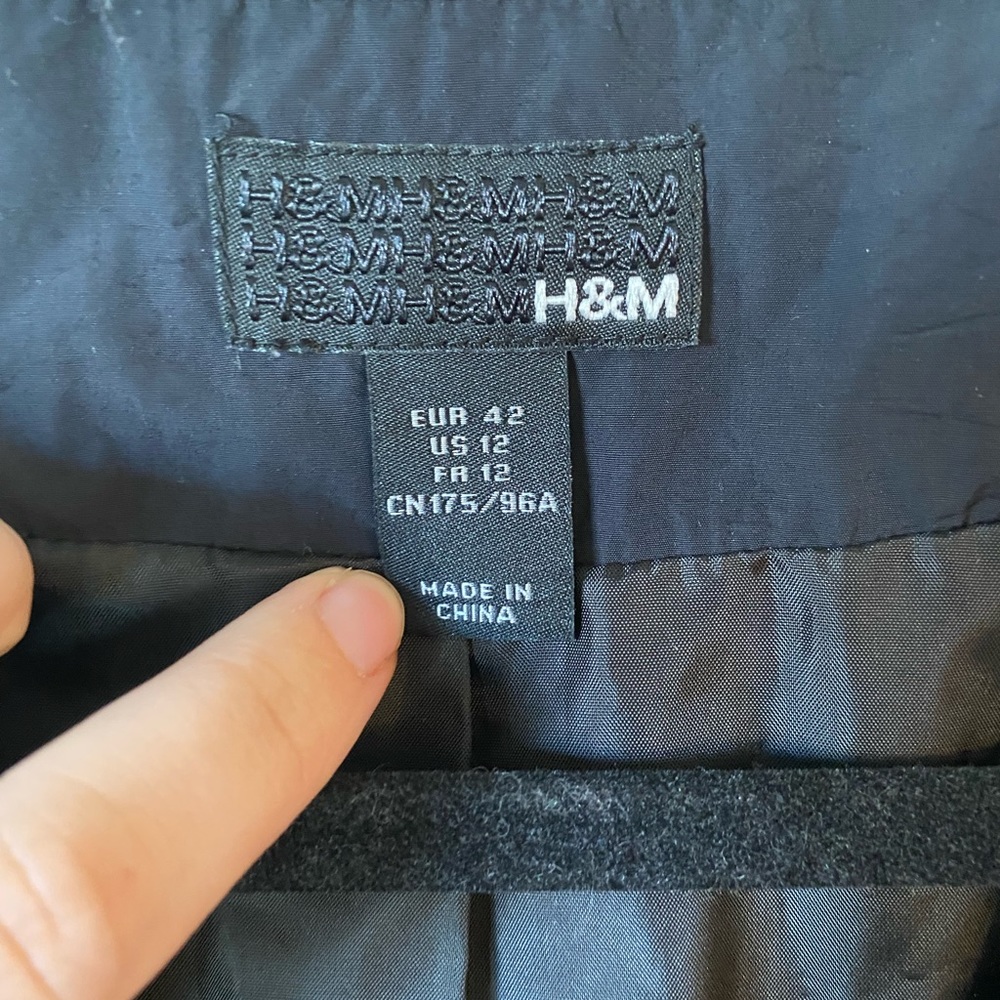 H&M Zip Up Black Windbreaker Style Women’s Lightweight Jacket - Picture 3 of 11